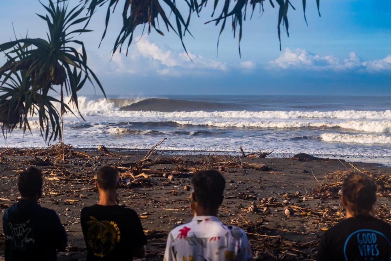 מלון פולוקאן Medewi Secret Surfcamp מראה חיצוני תמונה